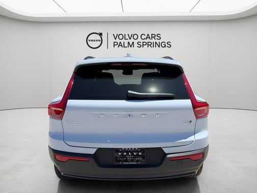 Cloud 9 White 2026 Volvo XC40 B5 Core