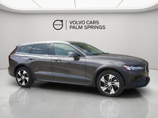 2024 Volvo V60 Cross Country B5 Plus