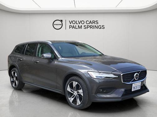 2024 Volvo V60 Cross Country B5 Plus
