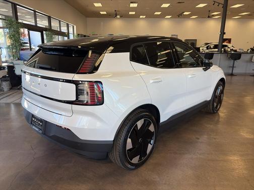 2025 Volvo EX30 Twin Motor Plus