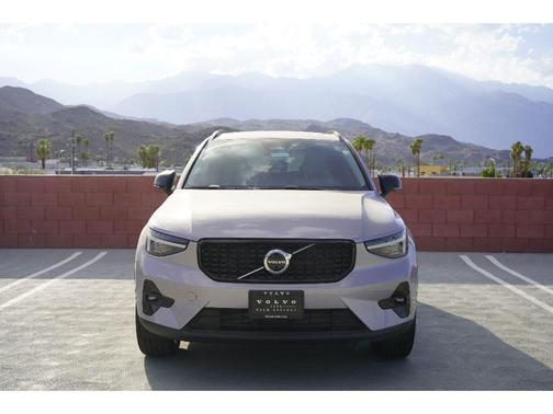 2026 Volvo XC40 B5 Ultra