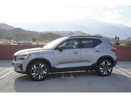 2026 Volvo XC40 B5 Ultra