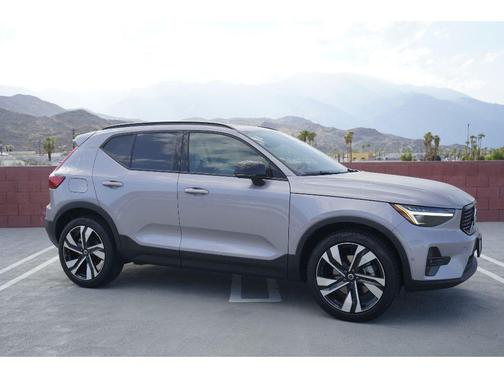 2026 Volvo XC40 B5 Ultra