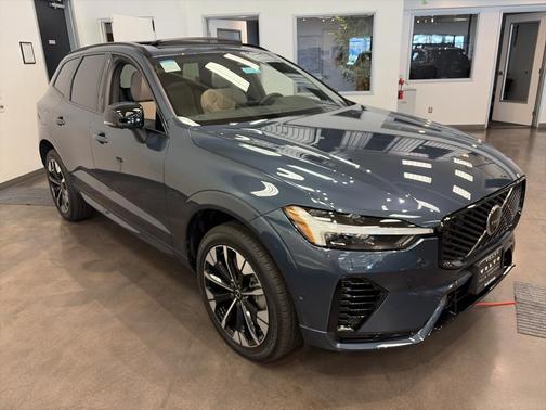 Denim Blue Metallic 2026 Volvo XC60 Plug-In Hybrid T8 Plus