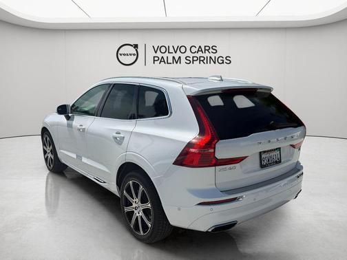 Crystal White Metallic 2021 Volvo XC60 T5 Inscription