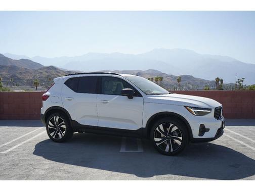 2026 Volvo XC40 B5 Ultra
