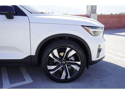 2026 Volvo XC40 B5 Ultra