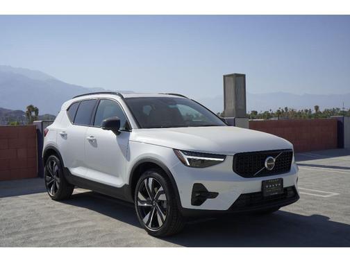 2026 Volvo XC40 B5 Ultra