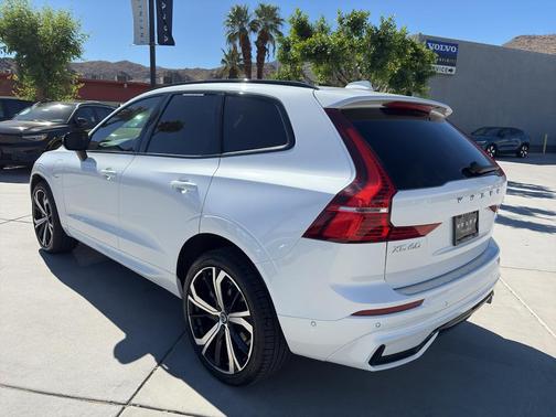 2024 Volvo XC60 Recharge Plug-In Hybrid T8 Ultimate Dark Theme