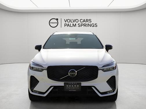 Crystal White Metallic 2026 Volvo XC60 B5 Plus