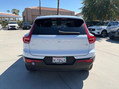 Cloud 9 White 2024 Volvo XC40 B5 Plus Dark Theme