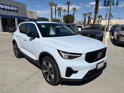 Cloud 9 White 2024 Volvo XC40 B5 Plus Dark Theme