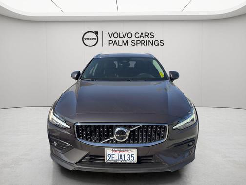 2023 Volvo V60 Cross Country B5 Ultimate
