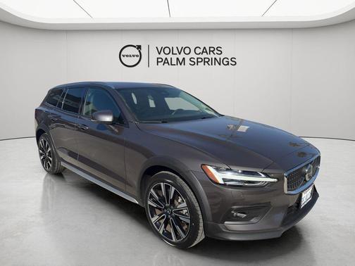 2023 Volvo V60 Cross Country B5 Ultimate