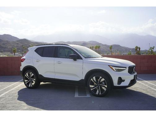 2026 Volvo XC40 B5 Ultra