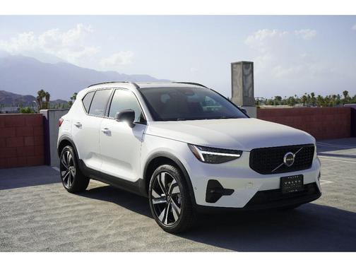 2026 Volvo XC40 B5 Ultra