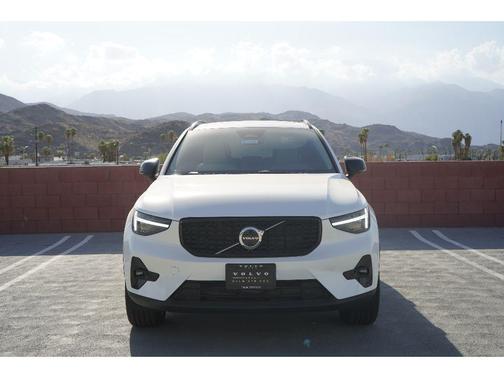 2026 Volvo XC40 B5 Ultra
