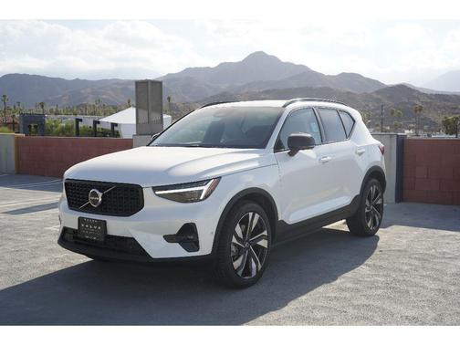 2026 Volvo XC40 B5 Ultra