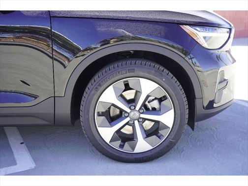 2025 Volvo XC40 B5 Core Bright Theme