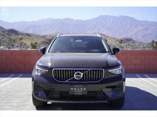 2025 Volvo XC40 B5 Core Bright Theme