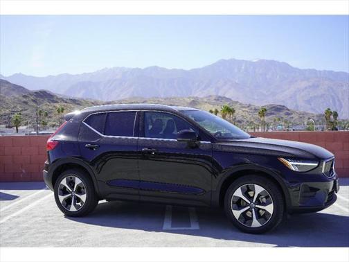 2025 Volvo XC40 B5 Core Bright Theme