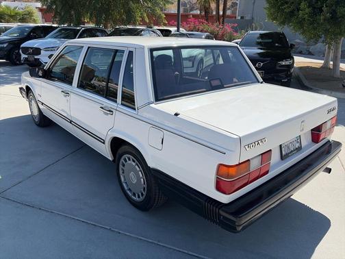 White 1989 Volvo 740 GL