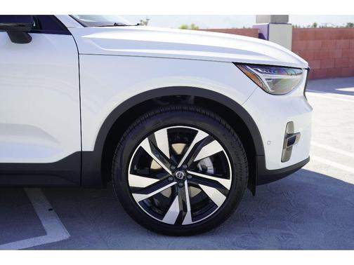 2026 Volvo XC40 B5 Ultra