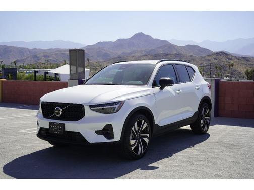 2026 Volvo XC40 B5 Ultra