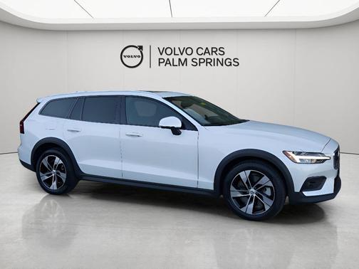 2024 Volvo V60 Cross Country B5 Plus