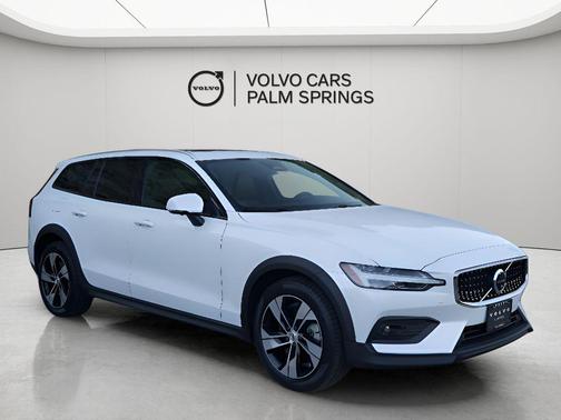 2024 Volvo V60 Cross Country B5 Plus
