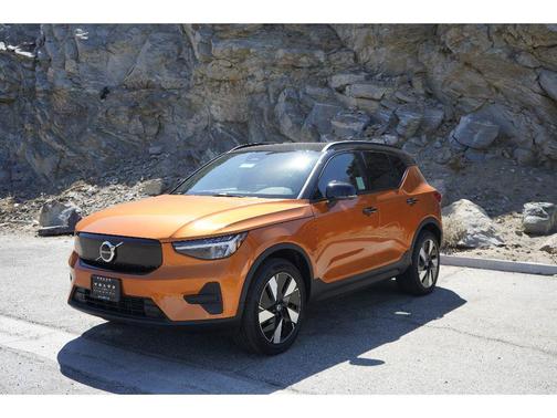 2025 Volvo EX40 Twin Motor Core