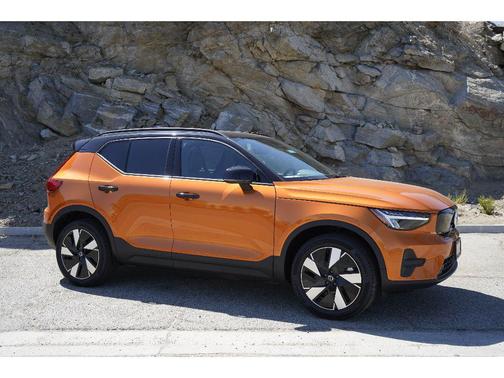 2025 Volvo EX40 Twin Motor Core