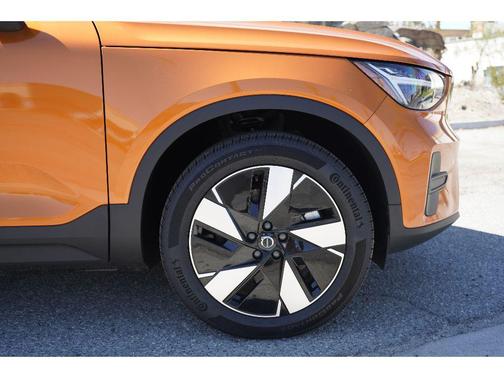 2025 Volvo EX40 Twin Motor Core