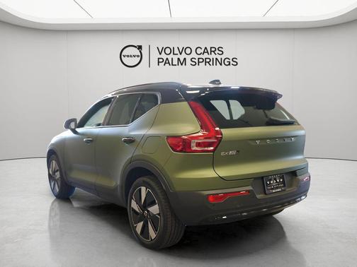 2025 Volvo EX40 Twin Motor Core