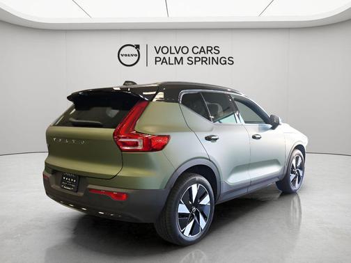 2025 Volvo EX40 Twin Motor Core