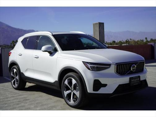 2025 Volvo XC40 B5 Core Bright Theme