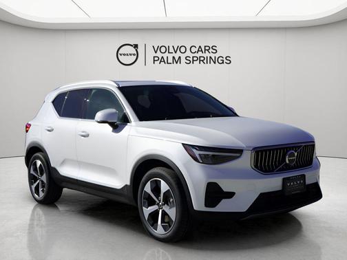 2025 Volvo XC40 B5 Core Bright Theme