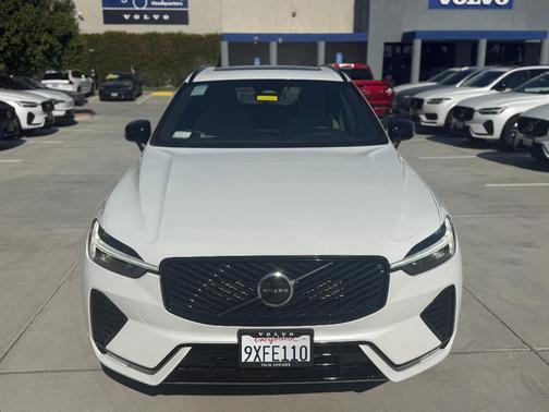 Crystal White Metallic 2026 Volvo XC60 B5 Core