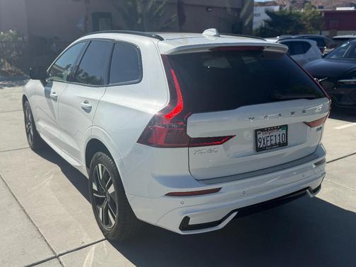 Crystal White Metallic 2026 Volvo XC60 B5 Core