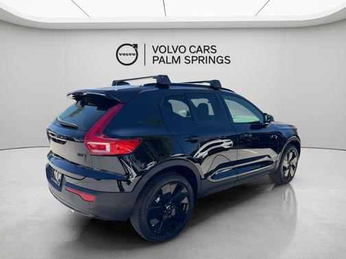 Ultra Black 2026 Volvo XC40 B5 Ultra Black Edition
