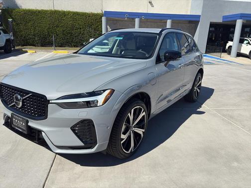 2025 Volvo XC60 Plug-In Hybrid T8 Ultra