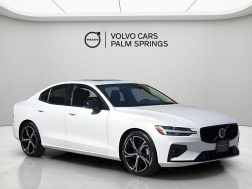 2024 Volvo S60 B5 Plus Dark Theme