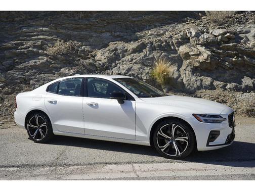 2024 Volvo S60 B5 Plus Dark Theme