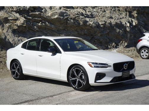 2024 Volvo S60 B5 Plus Dark Theme