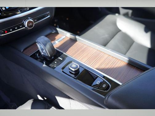 2024 Volvo S60 B5 Plus Dark Theme