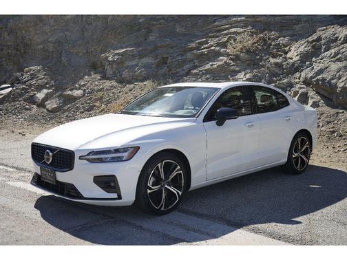 2024 Volvo S60 B5 Plus Dark Theme