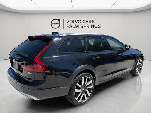 Black 2025 Volvo V90 Cross Country B6 Plus