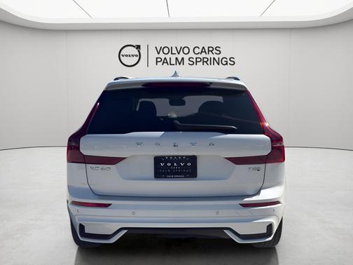 Crystal White Metallic 2026 Volvo XC60 Plug-In Hybrid T8 Ultra