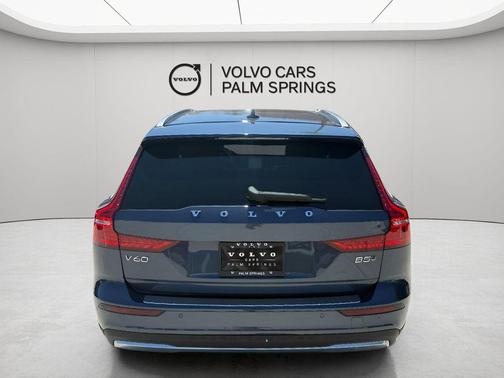 Denim Blue Metallic 2026 Volvo V60 Cross Country B5 Plus