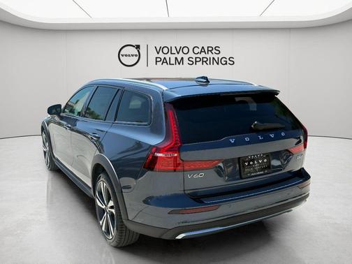 Denim Blue Metallic 2026 Volvo V60 Cross Country B5 Plus